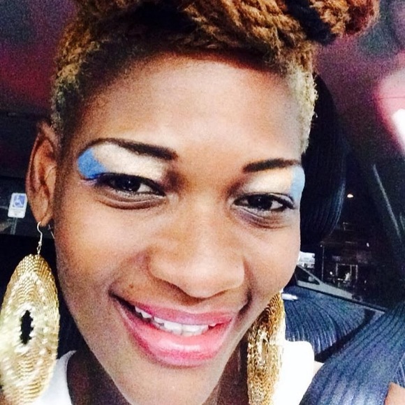 Meet your Posher, Christine b - Picture 1 of 1